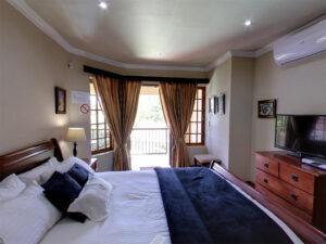 2 Leafed Doors - Rhonda Executive Suite